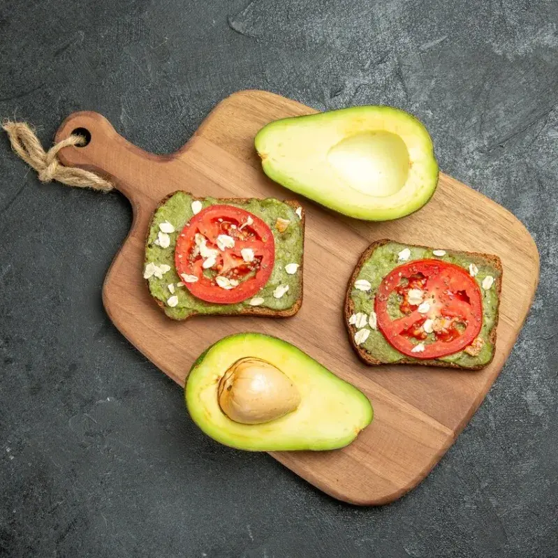 Tostadas con Aguacate y Tomate
