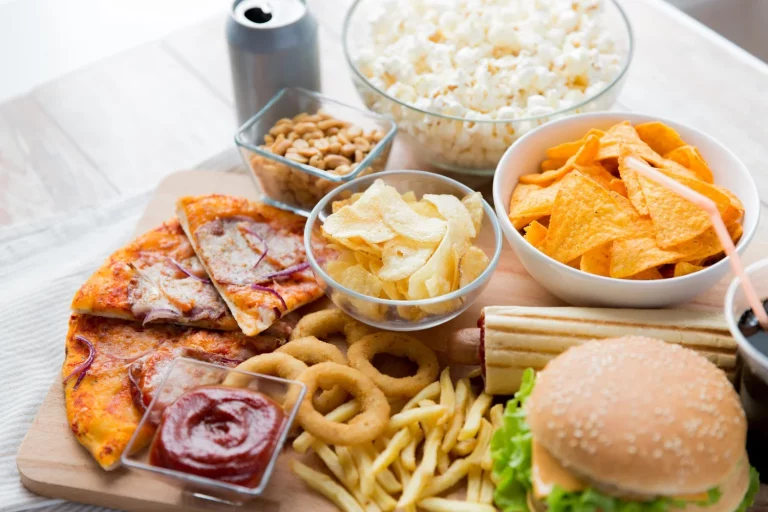 Alimentos procesados y ultraprocesados, diferencias y cuáles evitar en tu dieta