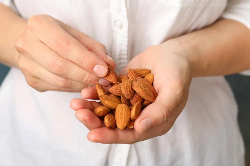 7 alimentos buenos para la osteoporosis, almendras